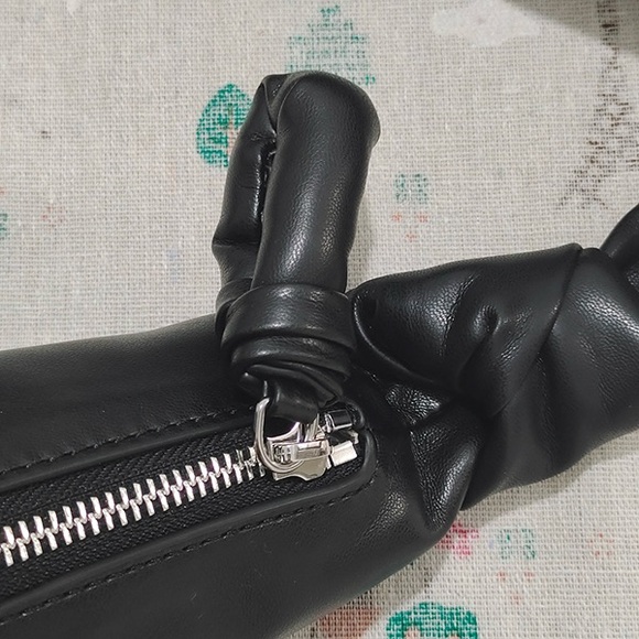 Lemaire Croissant Black Leather Crossbody Bag - Picture 6 of 8